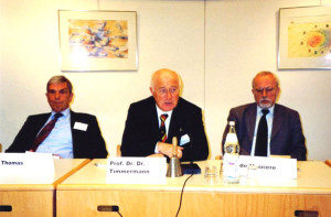 2001 DDR-Forschertagung in der Europäischen Akademie Otzenhausen mit Heiner Timmermann (Mitte) und Lothar de Maiziere (rechts)